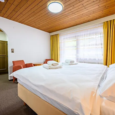 Lejlighedshotel Gaestehaus Dorfschmiede Tux
